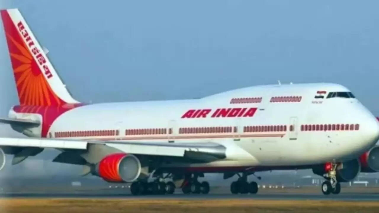 दिल्ली से लंदन की उड़ान में तकनीकी समस्या: एयर इंडिया ने सुरक्षा को प्राथमिकता दी