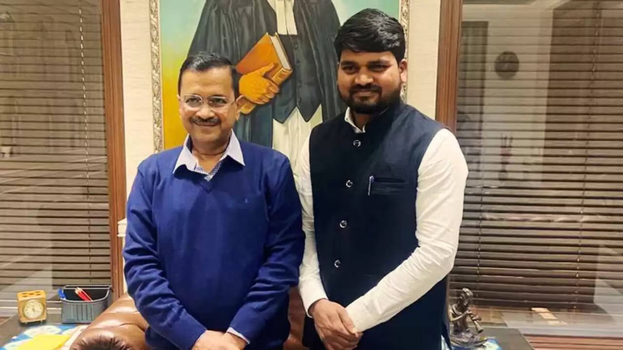 गुजरात में आम आदमी पार्टी विधायक की गिरफ्तारी: क्या है बीजेपी की साजिश?