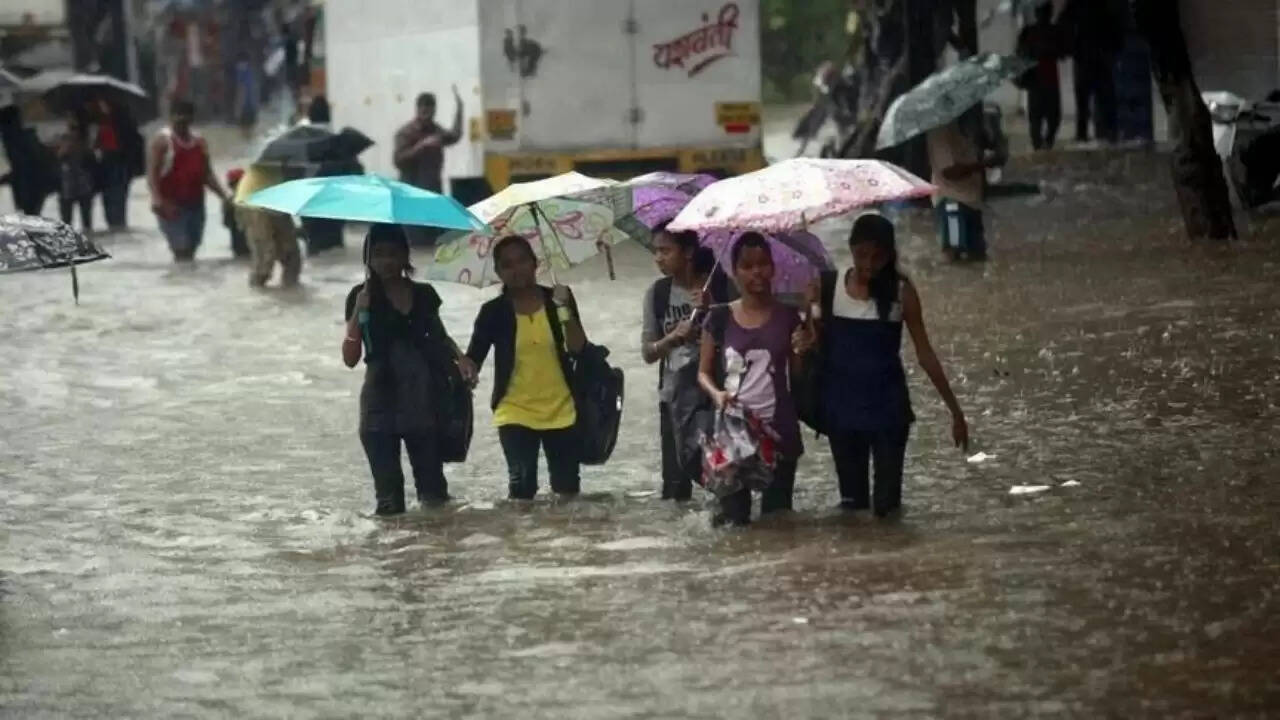 उत्तर प्रदेश में मानसून की बारिश से जनजीवन प्रभावित
