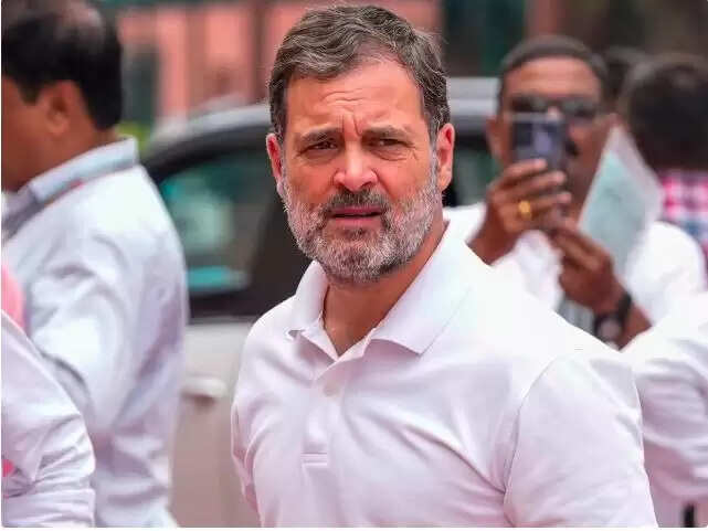 राहुल गांधी ने चुनाव आयोग और मोदी सरकार पर साधा निशाना