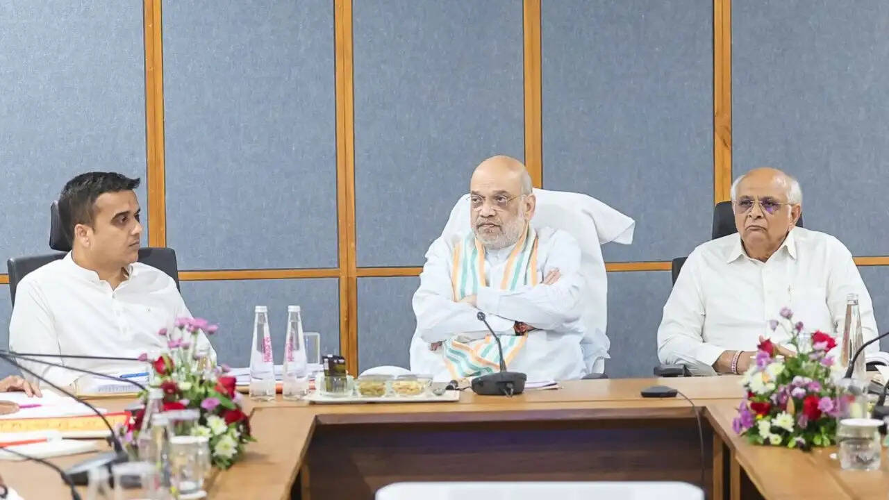 केंद्र सरकार ने घुसपैठ के कारण जनसांख्यिकीय बदलावों की जांच के लिए बनाई समिति
