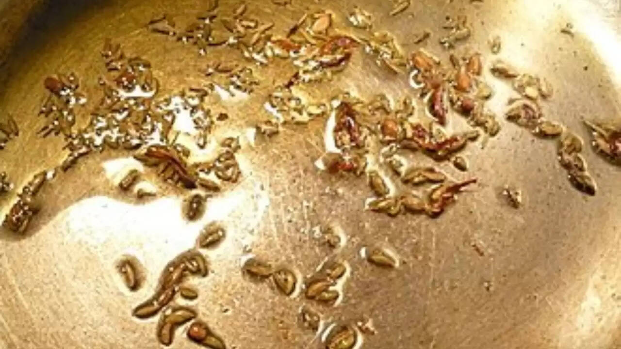 तड़का, छौंक और बघार: भारतीय व्यंजनों का स्वाद बढ़ाने के अनोखे तरीके