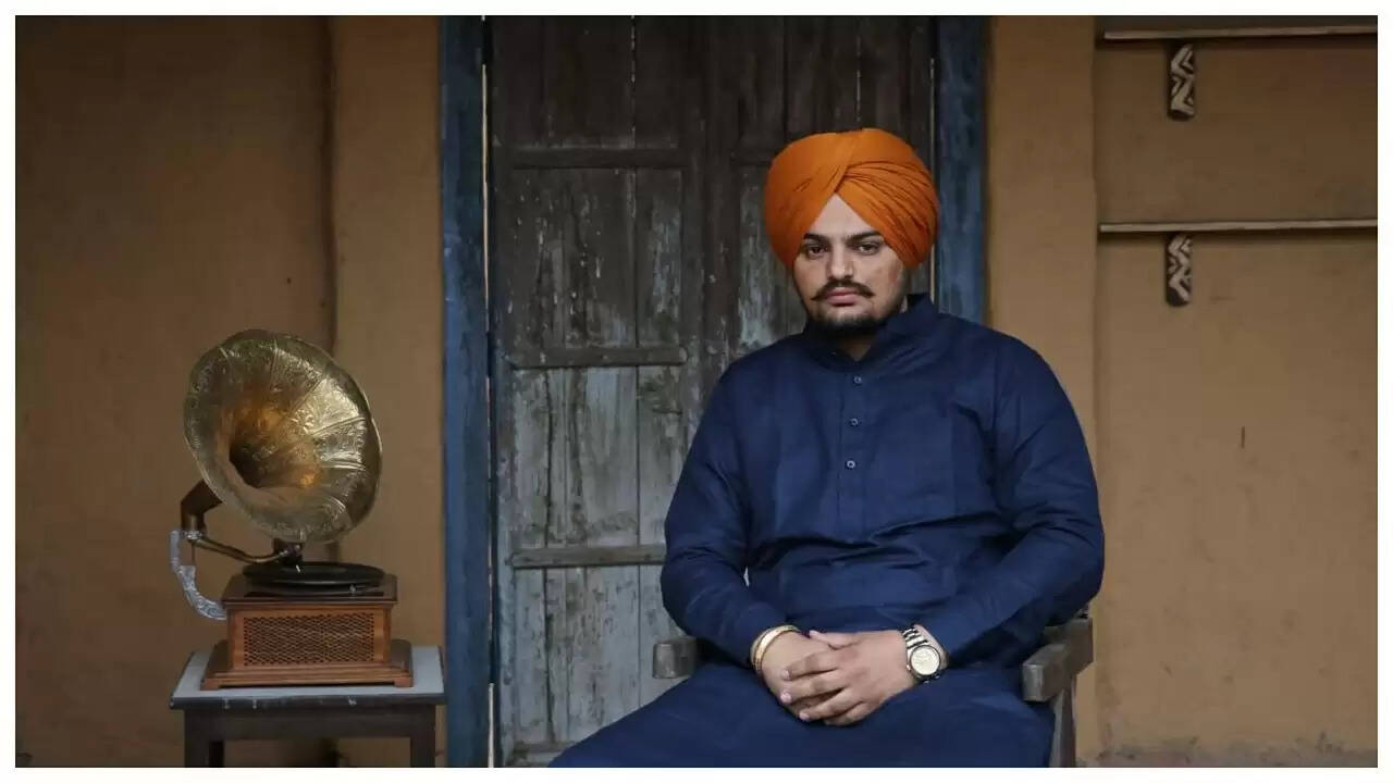 सिद्धू मूसेवाला की डॉक्यूमेंट्री पर विवाद, पिता ने कोर्ट जाने की दी चेतावनी