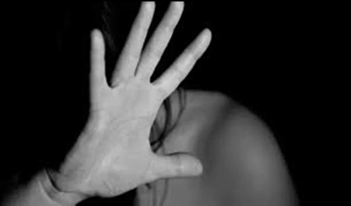 बांग्लादेश में छात्रा के साथ सामूहिक बलात्कार के खिलाफ जनजातीय समुदाय का प्रदर्शन