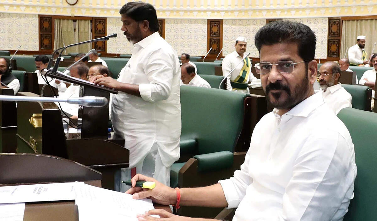 तेलंगाना के मुख्यमंत्री ने विश्व आर्थिक मंच के अध्यक्ष से की मुलाकात
