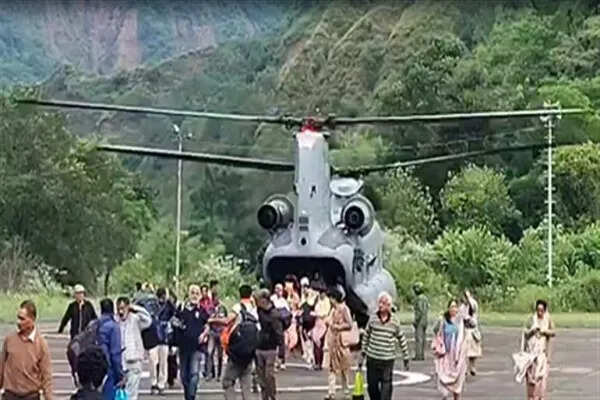 हिमाचल प्रदेश में चिनूक हेलिकॉप्टरों द्वारा 135 तीर्थयात्रियों का सफल बचाव