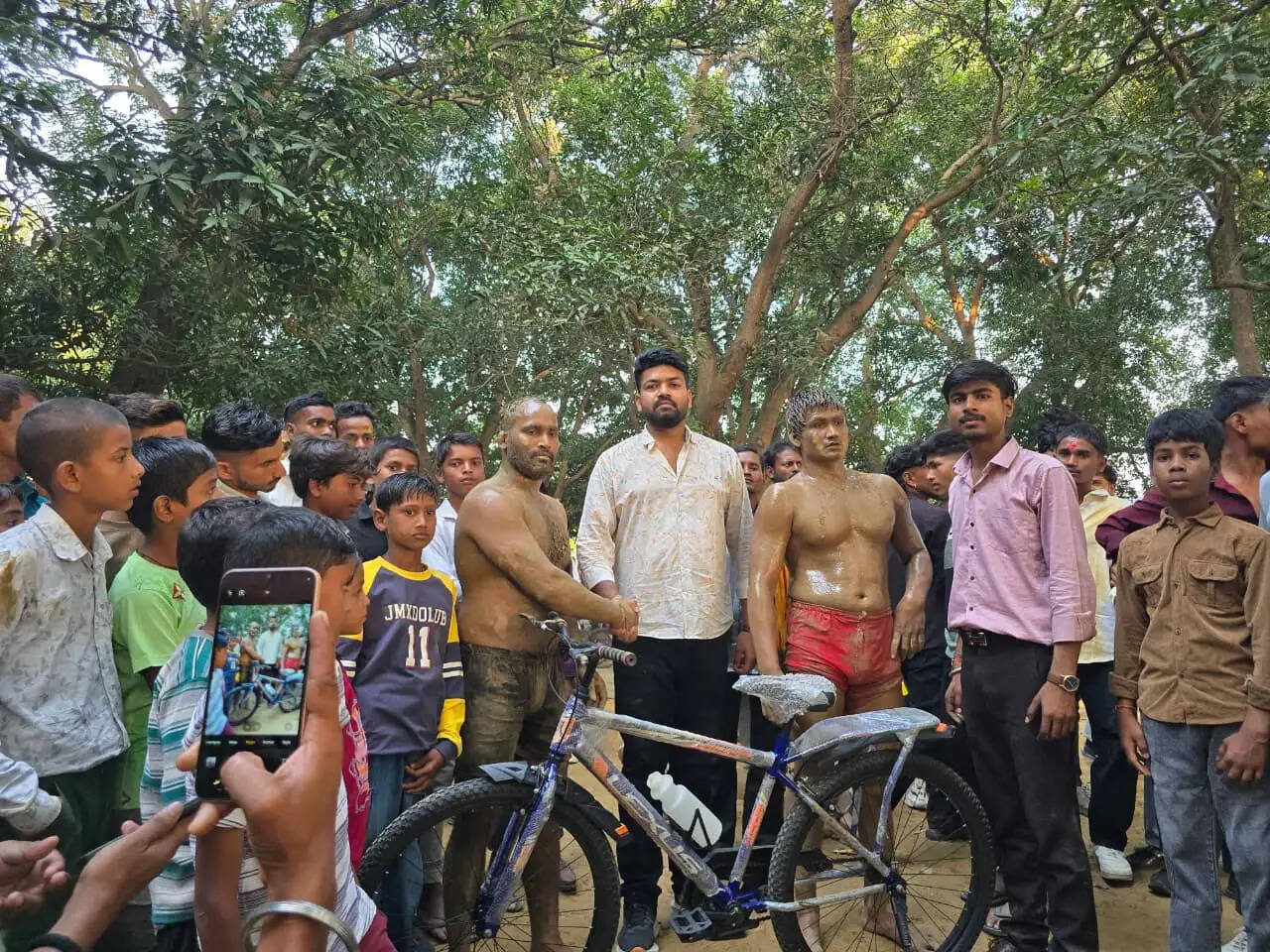 सोनौली में विजयादशमी पर कुश्ती दंगल का आयोजन