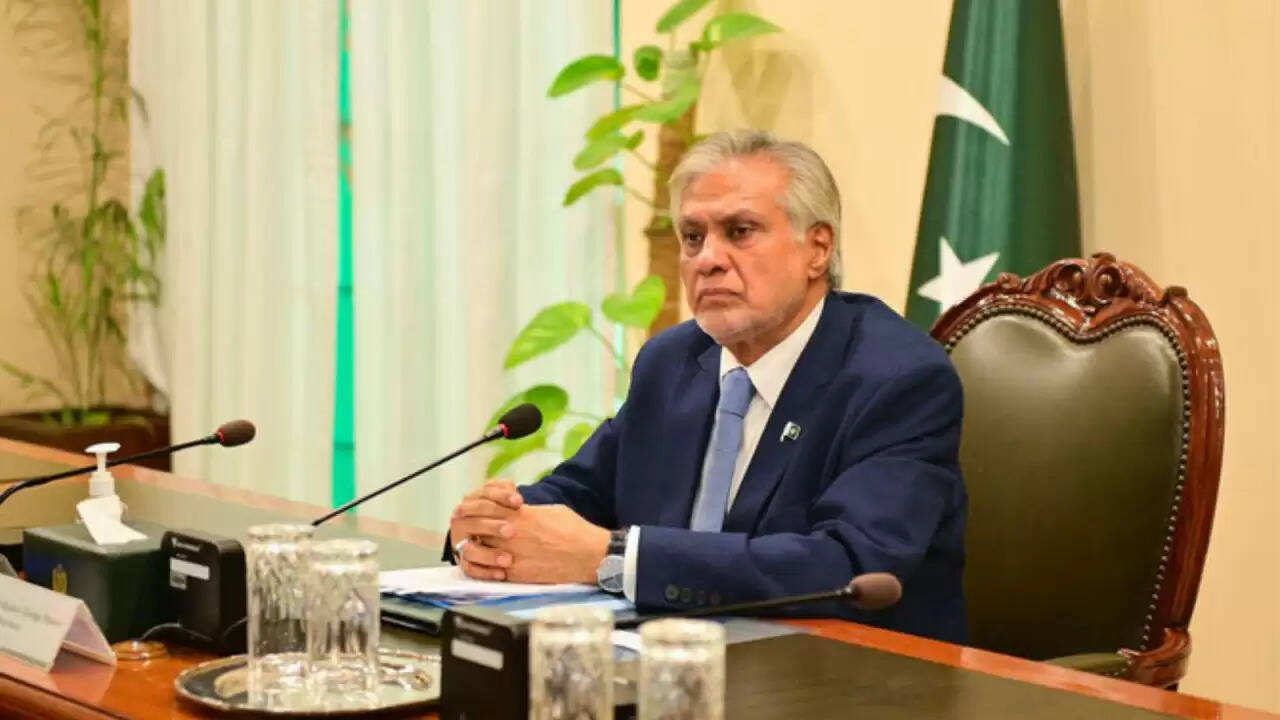 भारत-पाकिस्तान संघर्ष: इशाक डार ने खोलीं कई राज़, जानें क्या हुआ नूर खान एयरबेस पर