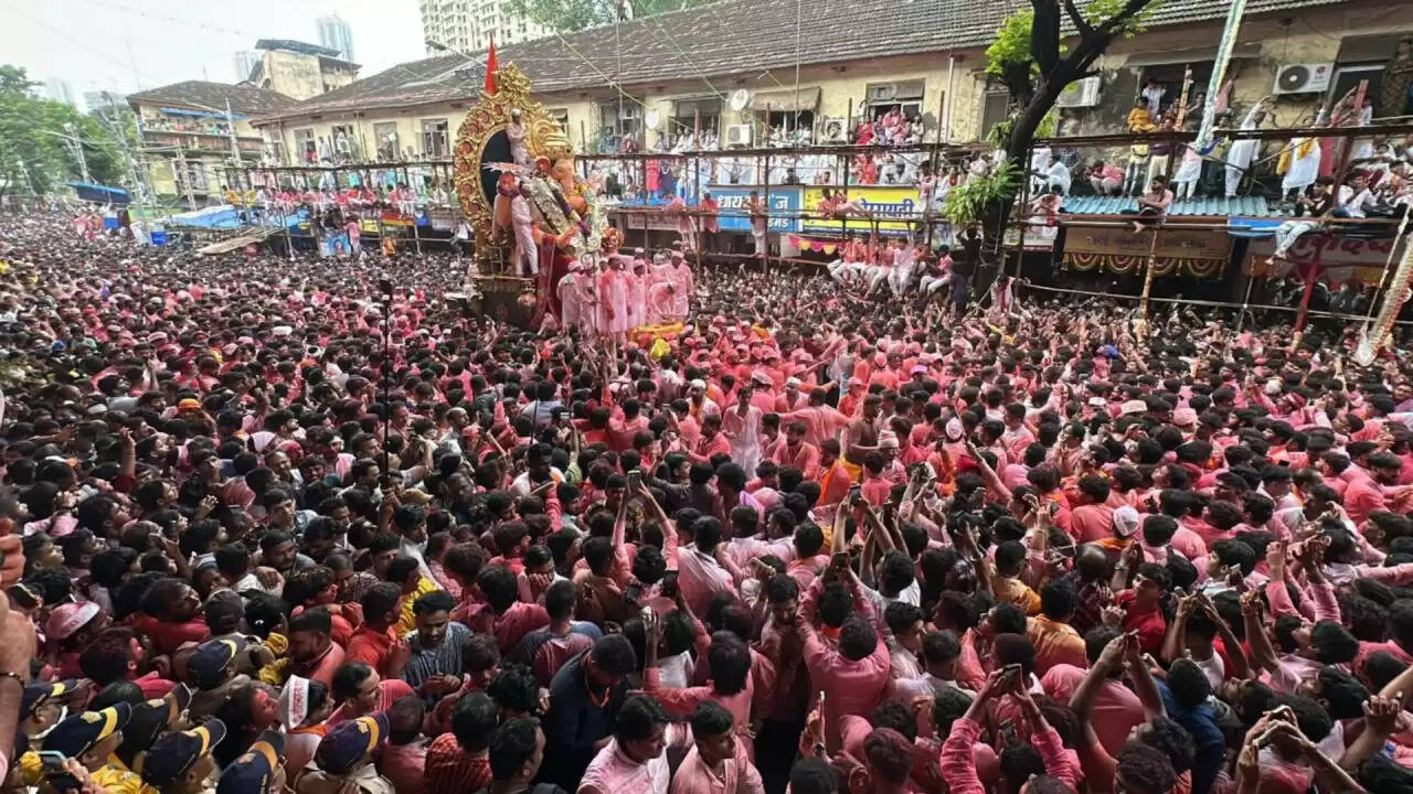 मुंबई के गणेशोत्सव में विसर्जन की अनोखी देरी: क्या है इसके पीछे का कारण?