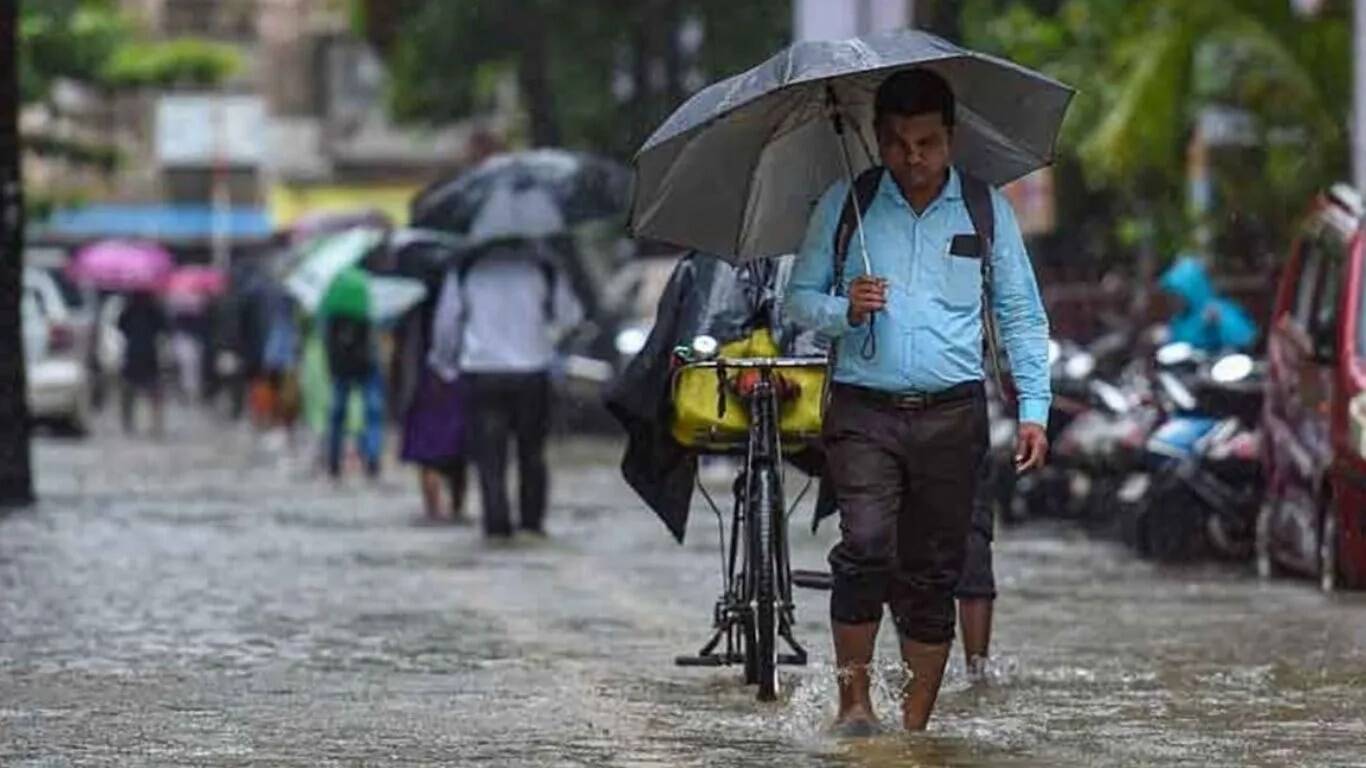 मुंबई में गणेश चतुर्थी पर बारिश का अलर्ट, जानें मौसम का हाल