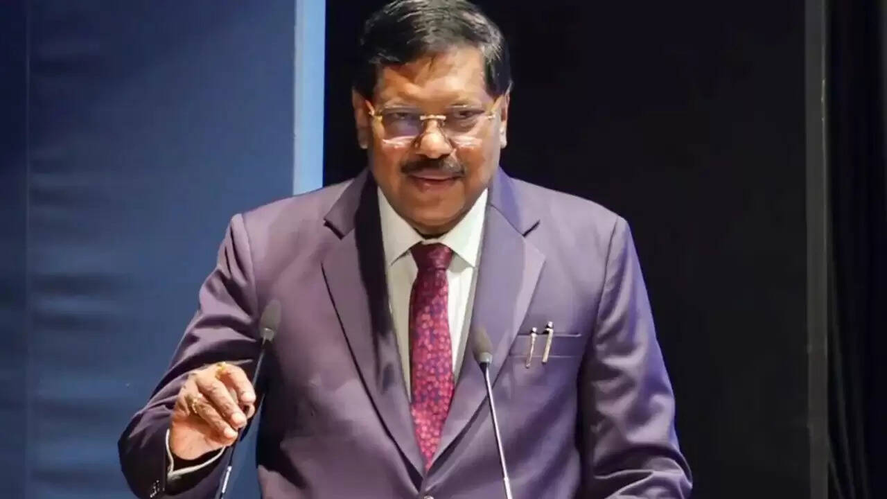 CJI BR गवई ने जूता कांड पर अपनी प्रतिक्रिया दी