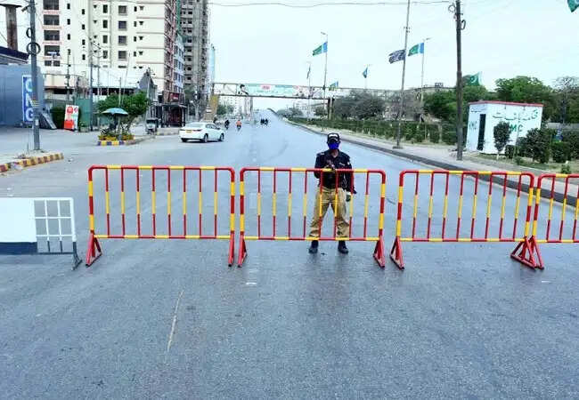 पाकिस्तान में स्मार्ट लॉकडाउन लागू, बाजार और हाईवे बंद