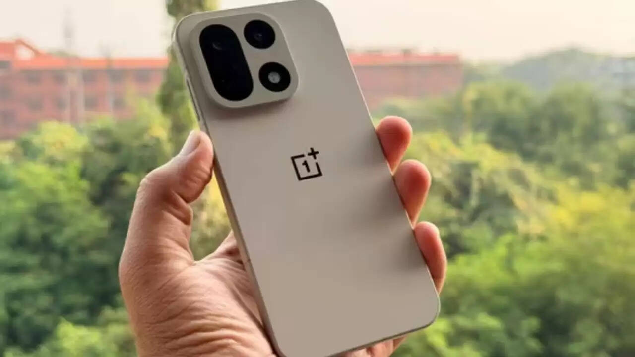 OnePlus 15: जानिए नए फ्लैगशिप स्मार्टफोन की खासियतें और कीमत