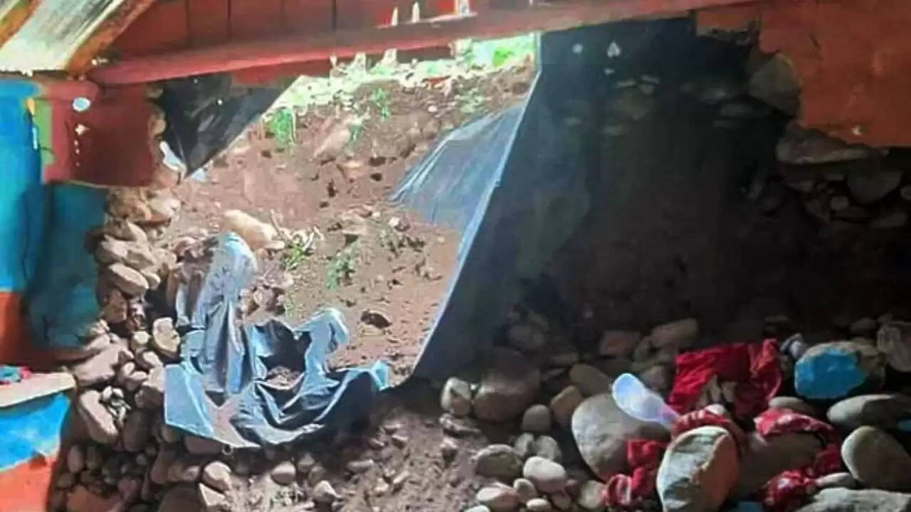 उत्तरकाशी में दर्दनाक हादसा: दीवार गिरने से चार की मौत