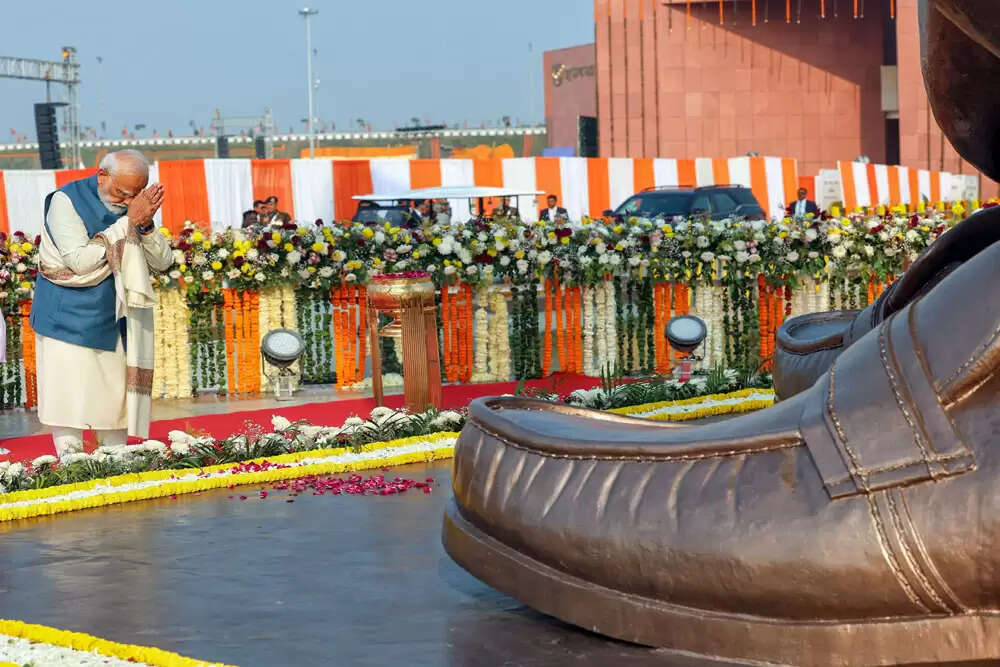 प्रधानमंत्री मोदी ने लखनऊ में राष्ट्र प्रेरणा स्थल का उद्घाटन किया