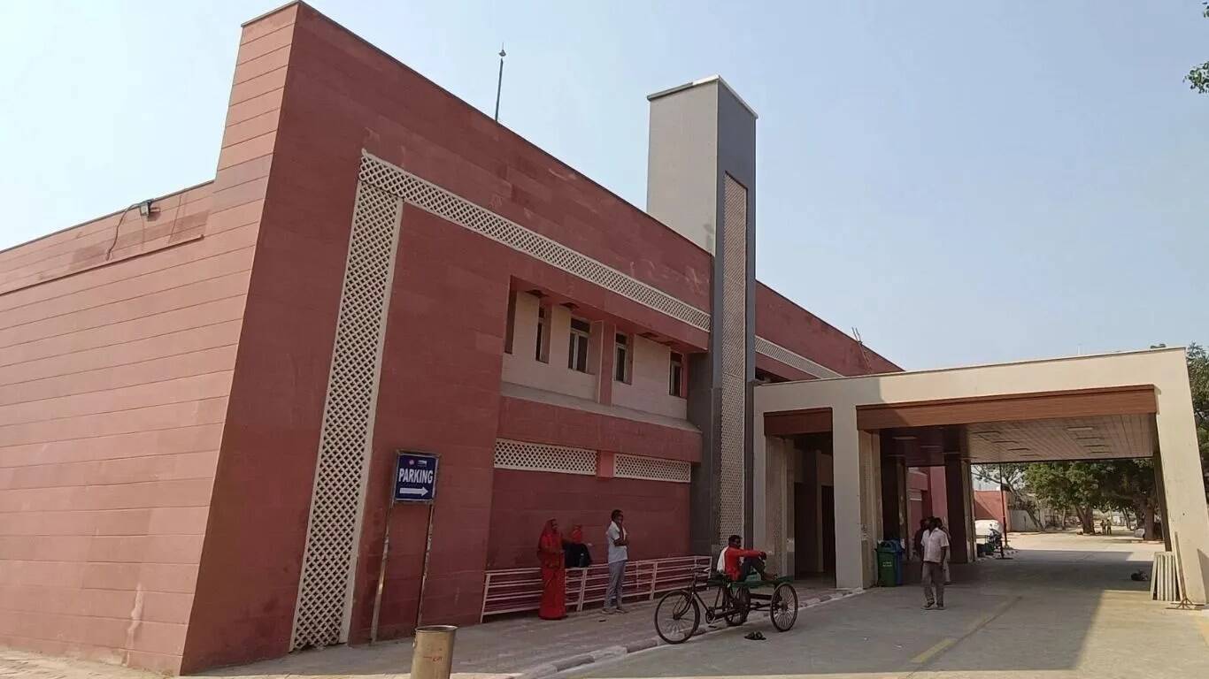 लोहारू स्टेशन का पुनर्विकास: आधुनिक सुविधाओं का होगा आगाज़