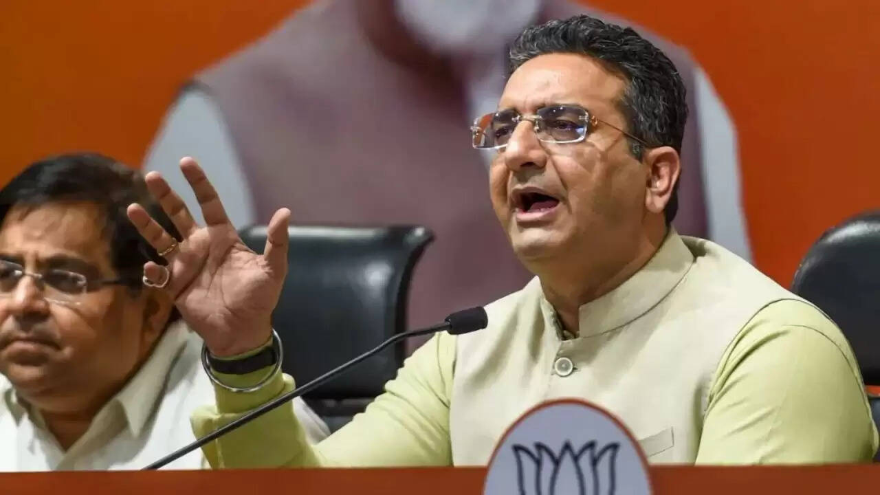 क्या राहुल गांधी को लोकसभा से इस्तीफा देना चाहिए? BJP का कड़ा सवाल