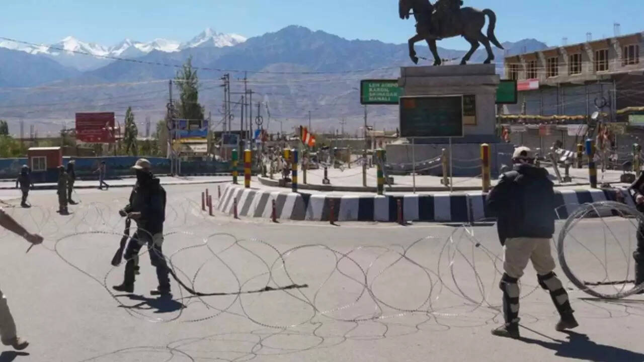 लद्दाख में पर्यटन उद्योग पर कर्फ्यू का गहरा असर