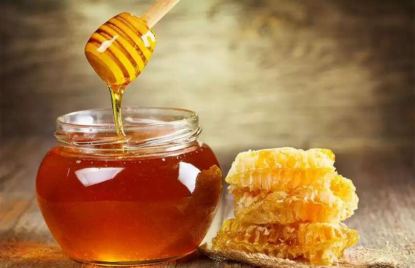 शहद के अद्भुत फायदे: चमकदार त्वचा और मुलायम होंठों के लिए