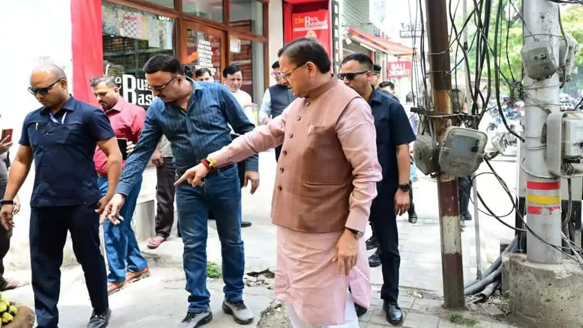 मुख्यमंत्री धामी ने जन समस्याओं की जांच के लिए किया औचक निरीक्षण