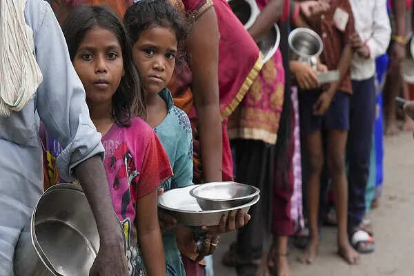 भारत में गरीबी दर में उल्लेखनीय कमी: नई रिपोर्ट से खुलासा