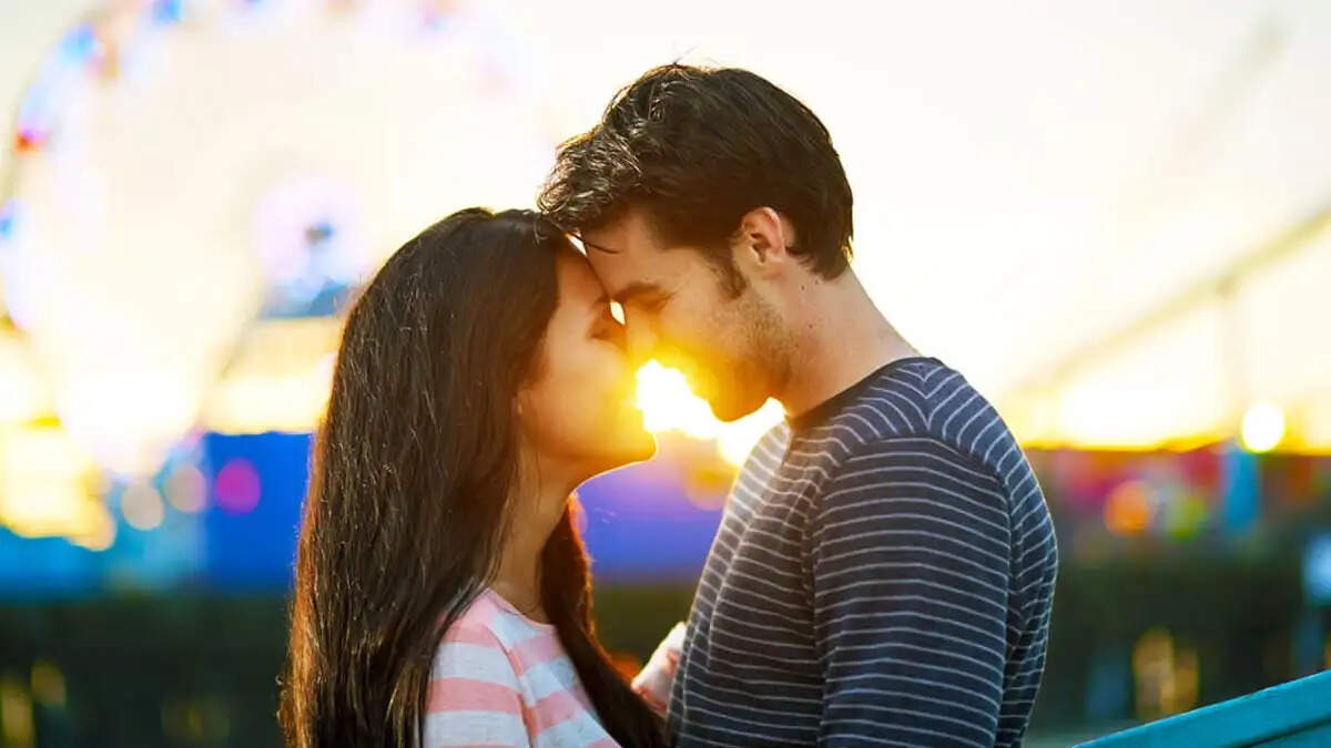 किस करने के अद्भुत फायदे: जानें क्यों है यह जरूरी