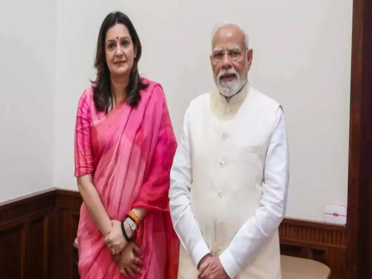 प्रियंका चतुर्वेदी की पीएम मोदी से मुलाकात: क्या है राजनीतिक संकेत?