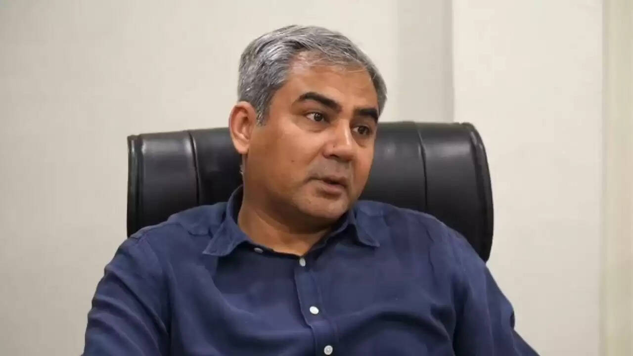 Asia Cup 2025: क्या मोहसिन नकवी ने ट्रॉफी पर किया कब्जा? जानें विवाद की पूरी कहानी