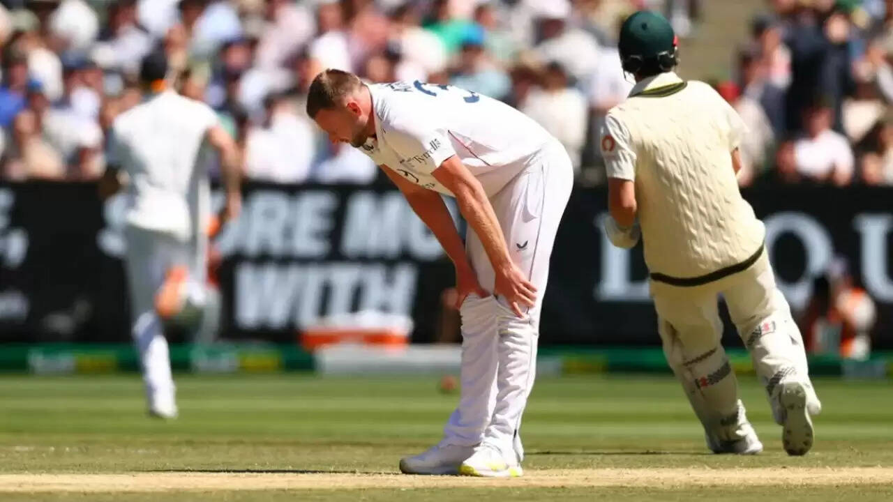 इंग्लैंड क्रिकेट टीम को सिडनी टेस्ट से पहले बड़ा झटका, तेज गेंदबाज गस एटकिंसन हुए चोटिल