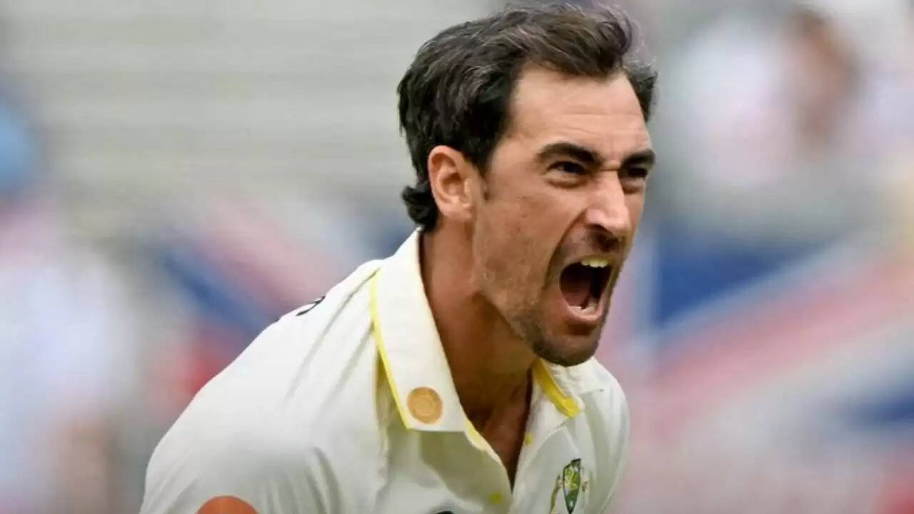 मिचेल स्टार्क का एशेज में ऐतिहासिक प्रदर्शन, इंग्लैंड को किया ध्वस्त