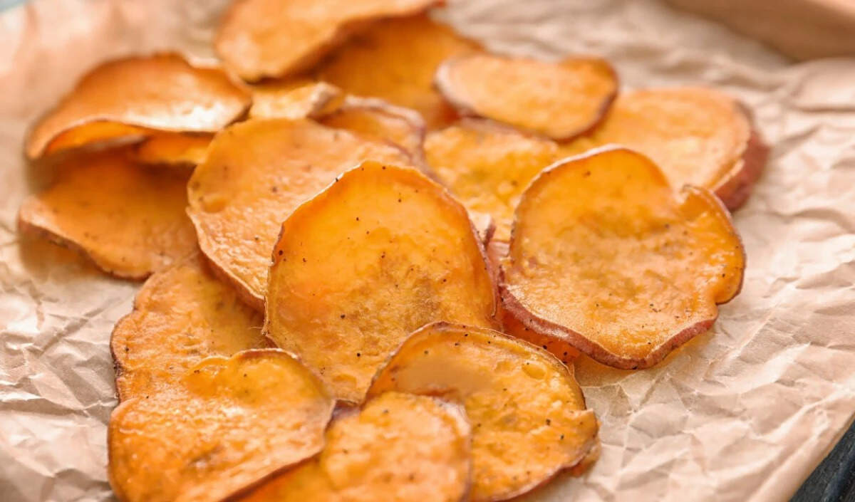 सर्दियों में बनाएं स्वादिष्ट और हेल्दी शकरकंद चिप्स