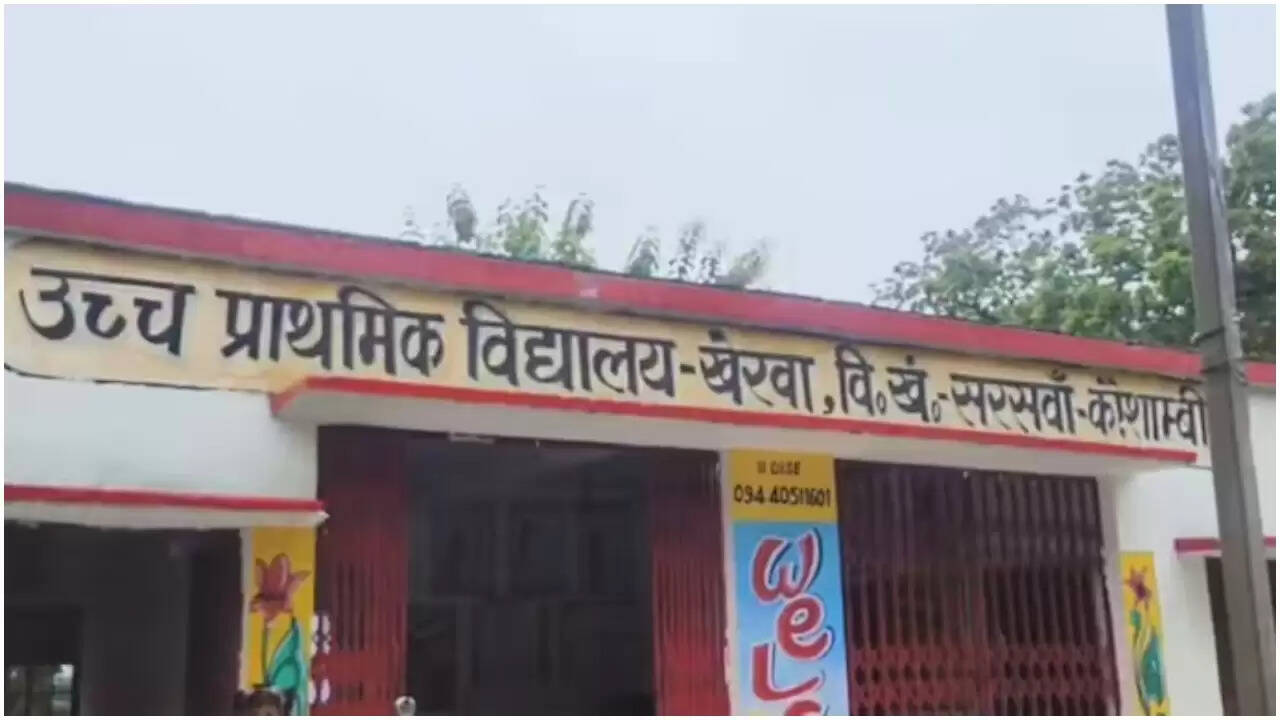 उत्तर प्रदेश के स्कूल प्रिंसिपल पर अश्लील वीडियो दिखाने का आरोप