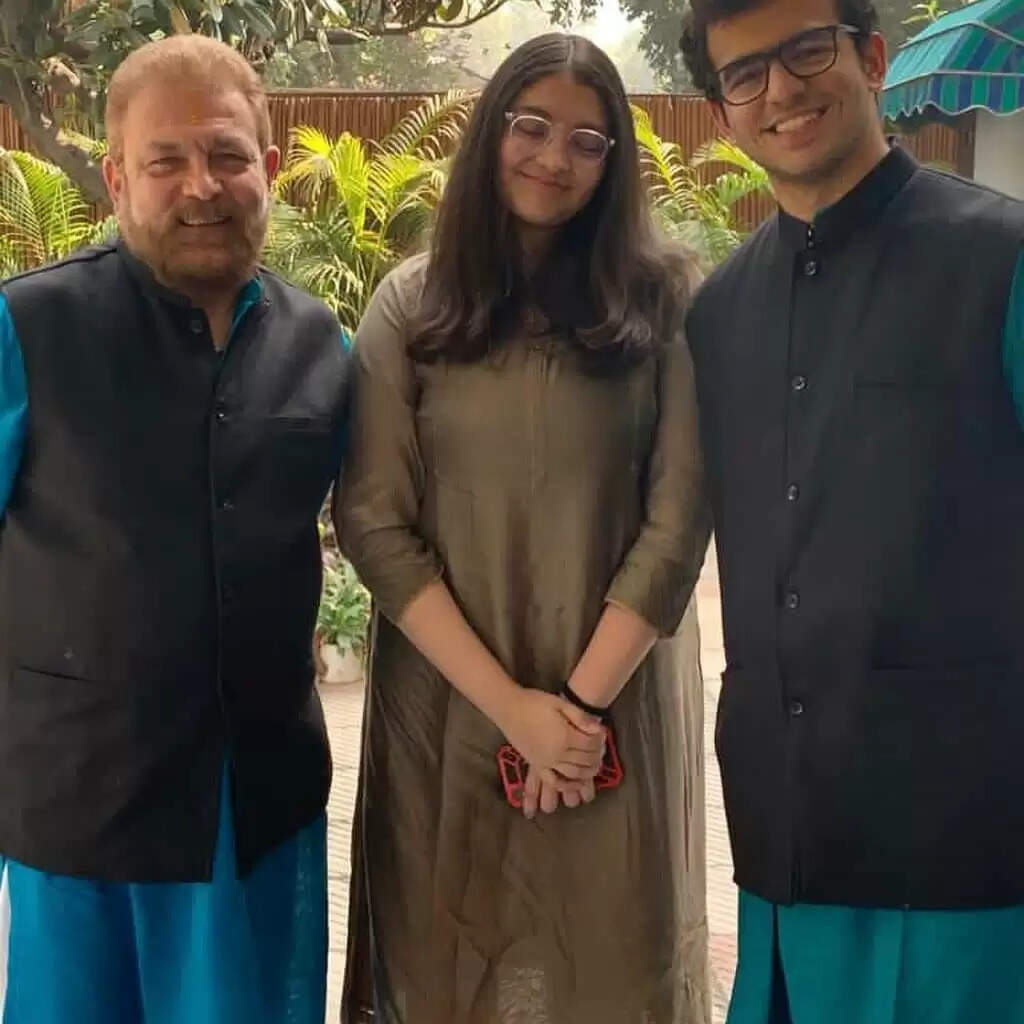 स्मृति ईरानी की बेटी ज़ोइश की अनदेखी तस्वीरें हुईं वायरल