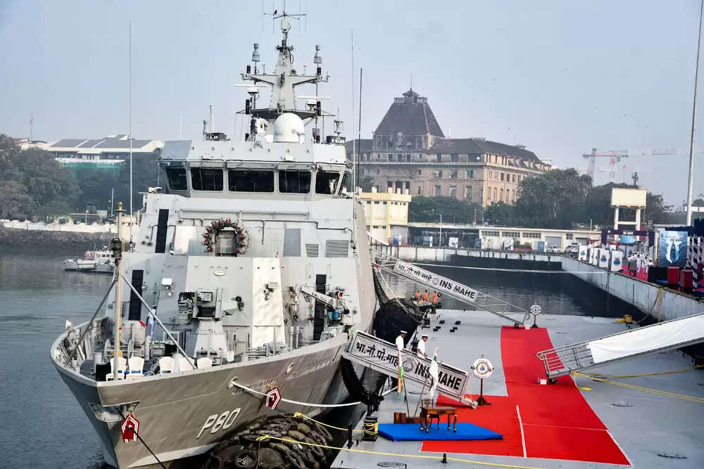 भारतीय नौसेना में शामिल हुआ एंटी-सबमरीन वॉरफेयर जहाज 'माहे'