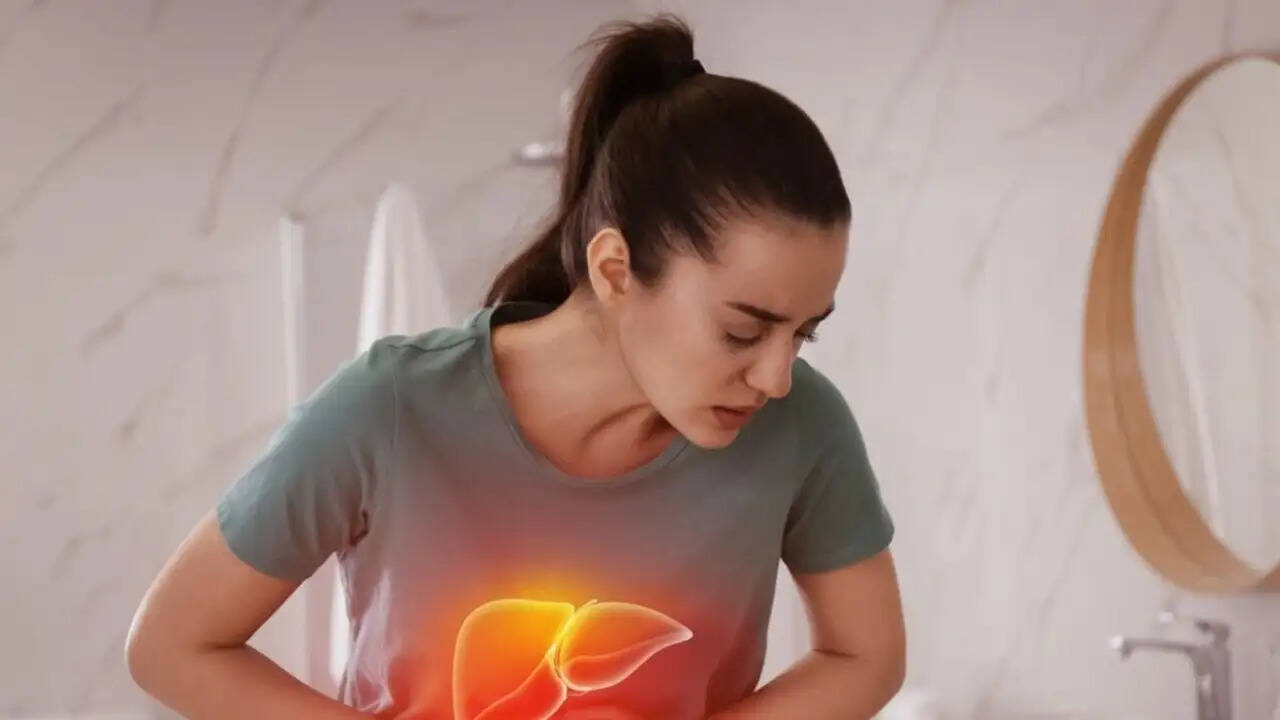 लिवर स्वास्थ्य के संकेत: जानें कब हो सकता है खतरा