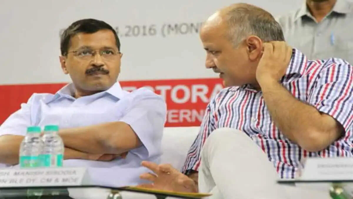 दिल्ली शराब नीति मामले में केजरीवाल और सिसोदिया को मिली राहत