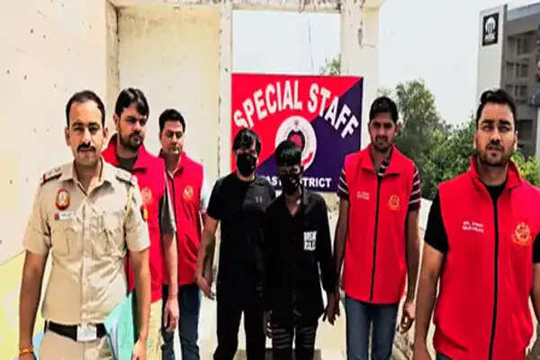 दिल्ली में अवैध हथियारों के साथ दो आरोपियों की गिरफ्तारी