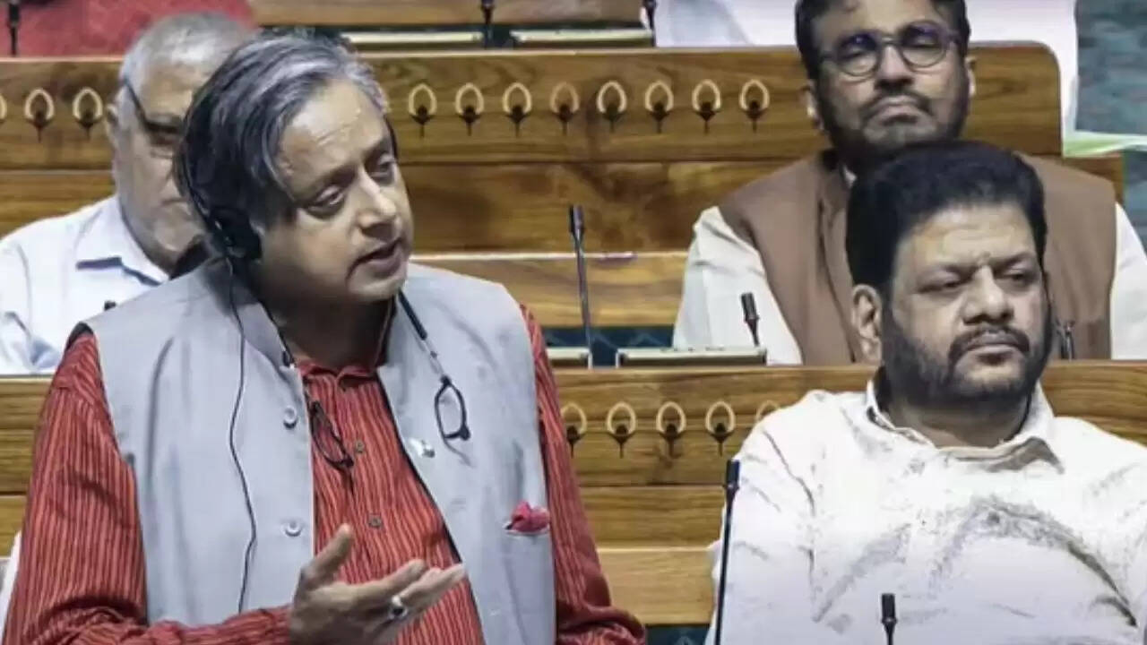 छत्तीसगढ़ में ननों की गिरफ्तारी पर थरूर और राहुल गांधी का विरोध