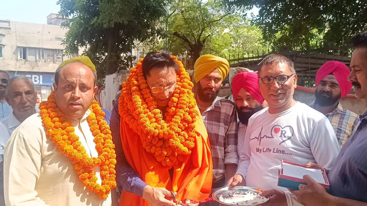 डॉ. अजय गुप्ता ने लोहगढ़ में नए ट्यूबवेल का उद्घाटन किया
