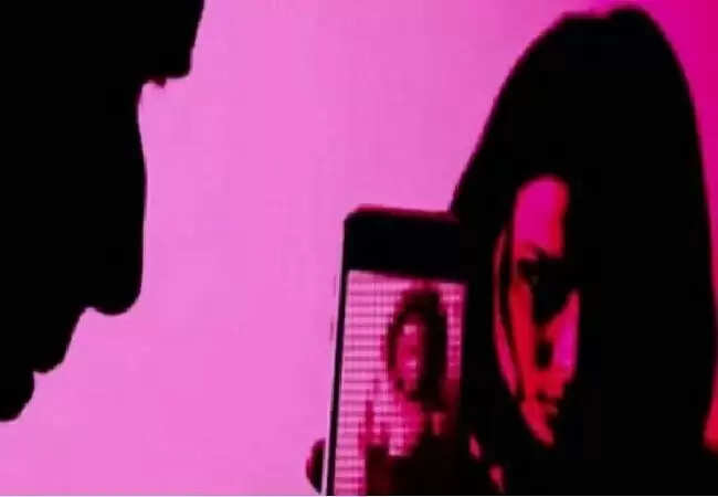 महिला डॉक्टर की शर्मनाक हरकत: सहेली की निजी तस्वीरें इंस्टाग्राम पर साझा की