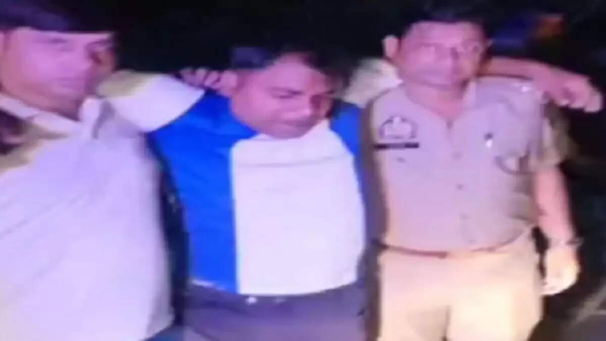 गाजियाबाद में पुलिस ने 25 हजार के इनामी बदमाश को मुठभेड़ में पकड़ा