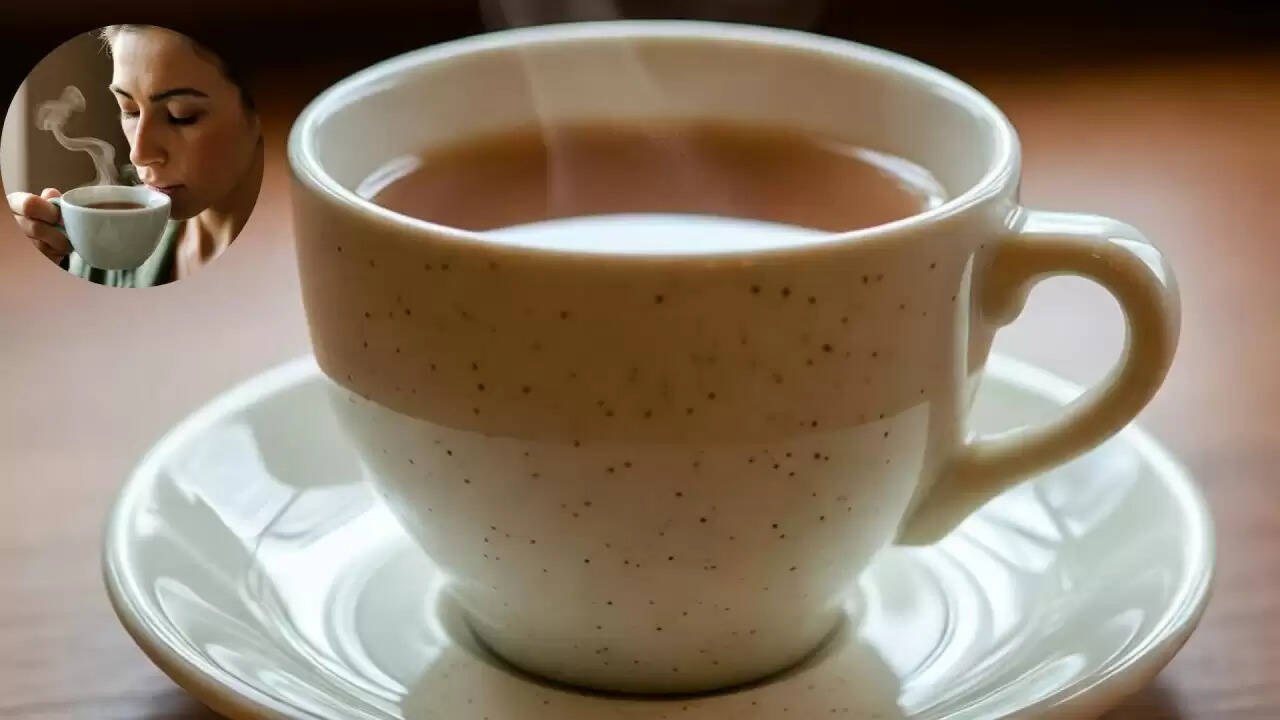 क्या चाय पीने से पहले पानी पीना है जरूरी? जानें इसके फायदे और नुकसान