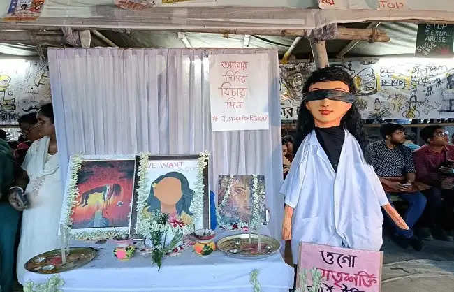 आरजी कर मामले में जांच की स्थिति जानने दिल्ली रवाना हुए पीड़िता के माता-पिता