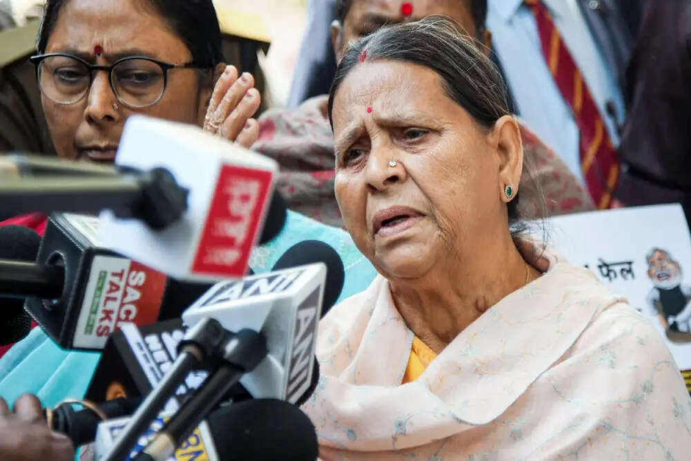 राबड़ी देवी ने सरकारी आवास खाली करने से किया इनकार, सियासत गरमाई