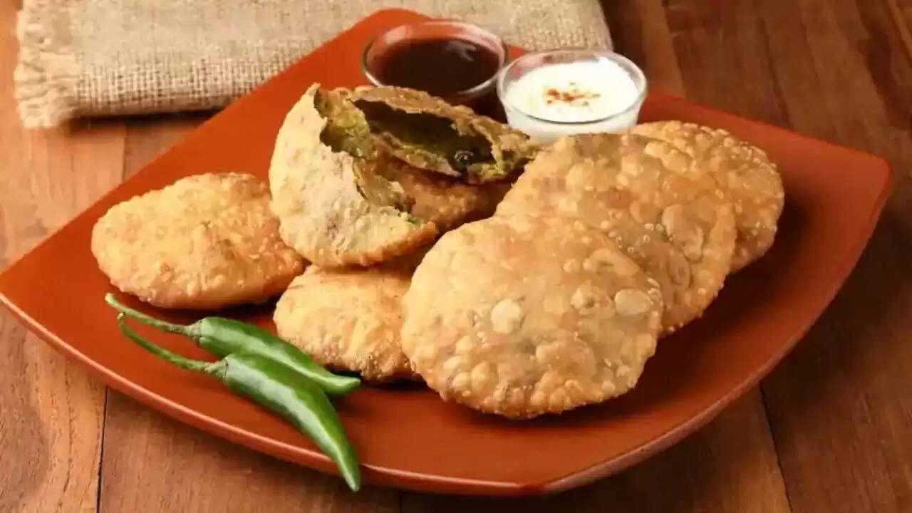 सर्दियों में बथुए की कचौड़ी: स्वाद और सेहत का बेहतरीन मेल