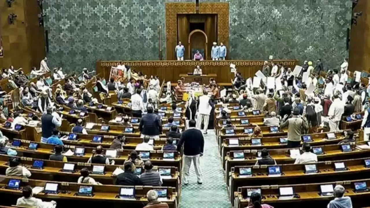 क्या 2004 की यादें ताजा कर रहा है संसद का हंगामा? राष्ट्रपति के अभिभाषण पर लोकसभा की अनोखी मंजूरी