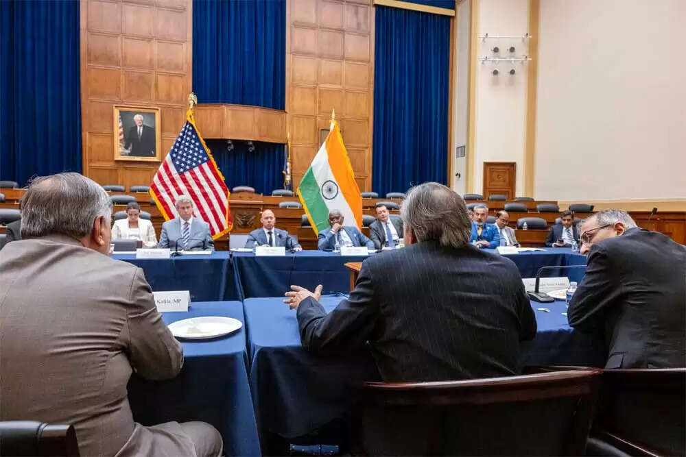 चीन की बढ़ती गतिविधियों के बीच भारत की रणनीति पर नजरें