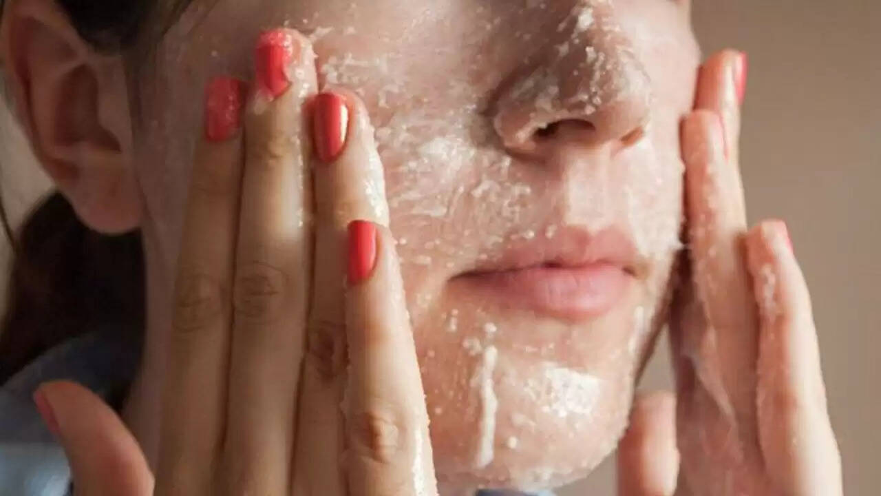 चेहरे की स्किन के लिए सही स्क्रबिंग टिप्स