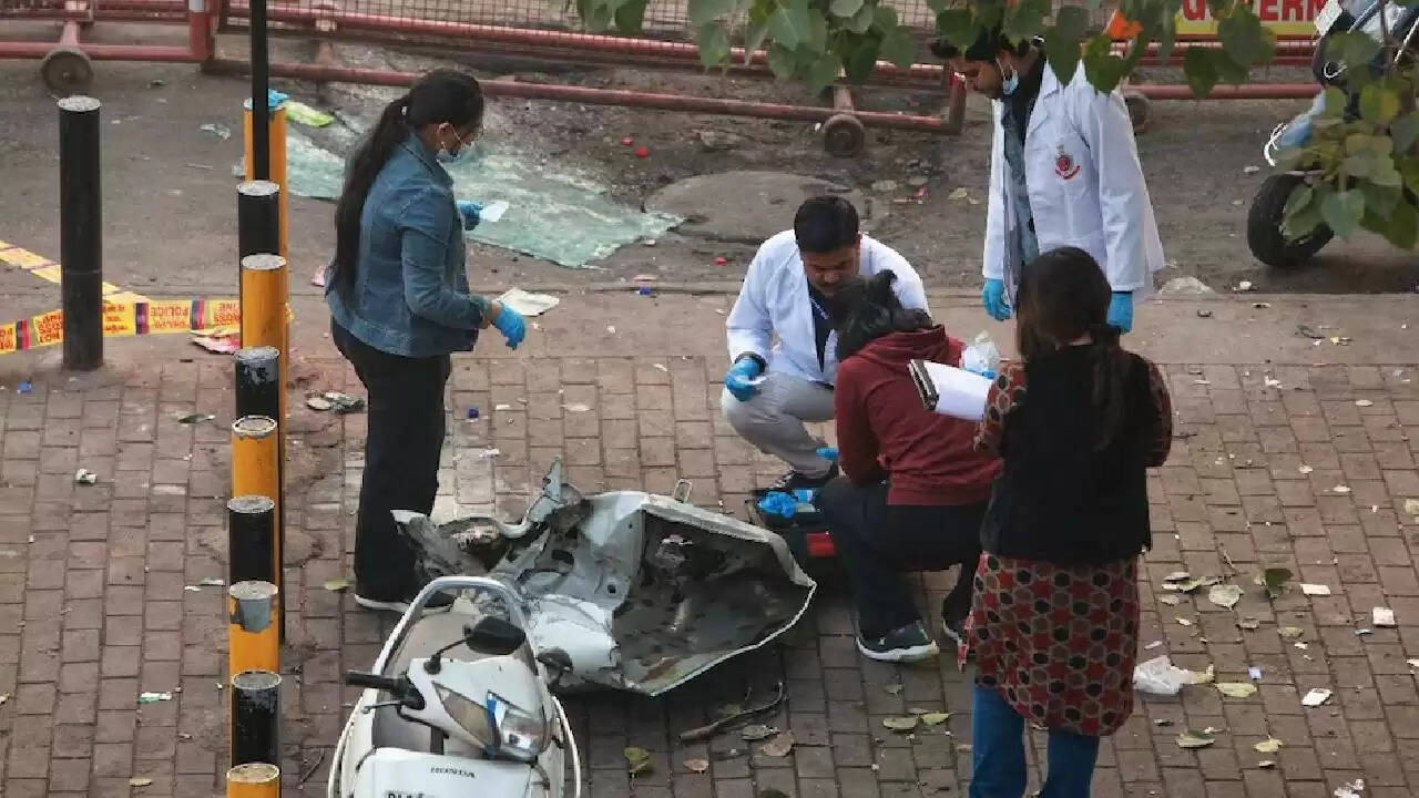 दिल्ली में हुए विस्फोट की तस्वीरें: क्या है इस घटना की सच्चाई?