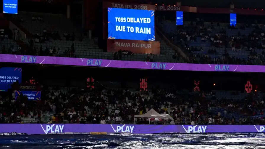 IPL 2026: RCB और KKR के बीच बारिश के कारण टॉस में देरी